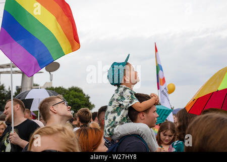 Poznan/Polen - 07.06.2019: Gay Parade oder Gleichstellung März und Nationalisten protestieren, bereitschaftspolizei Kräfte. Stockfoto