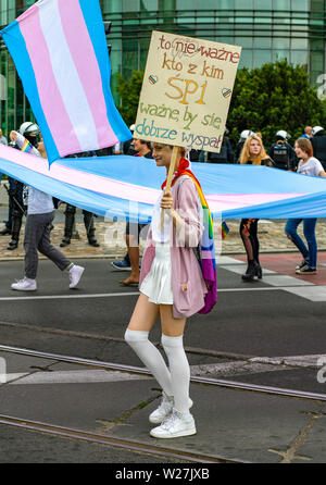 Poznan/Polen - 07.06.2019: Gay Parade oder Gleichstellung März und Nationalisten protestieren, bereitschaftspolizei Kräfte. Stockfoto