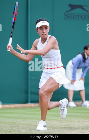 Wimbledon, London, UK. 6. Juli, 2019. Qiang Wang aus China während der Frauen singles dritte Runde der Wimbledon Lawn Tennis Championships gegen Elise Mertens von Belgien an der All England Lawn Tennis und Croquet Club in London, England am 6. Juli 2019. Quelle: LBA/Alamy leben Nachrichten Stockfoto