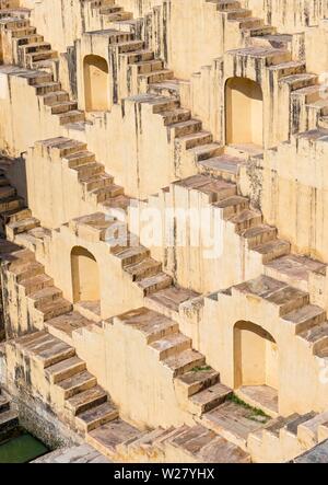 Treppen aus Panna Meena ka Kund stepwell, Bernstein in der Nähe von Jaipur, Rajasthan, Indien Stockfoto