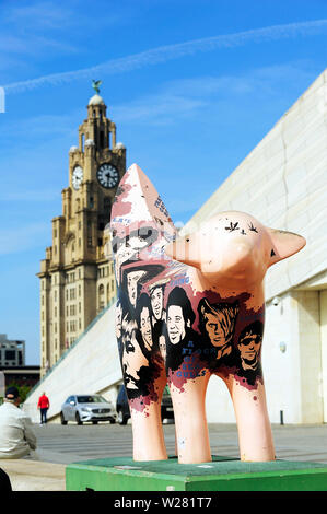 Superlambanana am Pier Head mit der Leber Gebäude im Hintergrund, Liverpool, Großbritannien Stockfoto