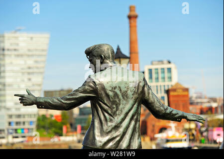 Statue von Pop Sänger Billy Fury (1940-1983) am Albert Dock, Liverpool Stockfoto