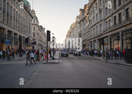 London, UK - Juni, 2019. Der Regent Street im Zentrum Londons. Regent Street ist eine große Einkaufsstraße im West End von London. Stockfoto