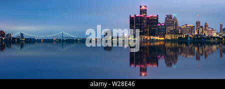 Detroit, Michigan Skyline bei Nacht geschossen von Windsor, Ontario, USA Stockfoto