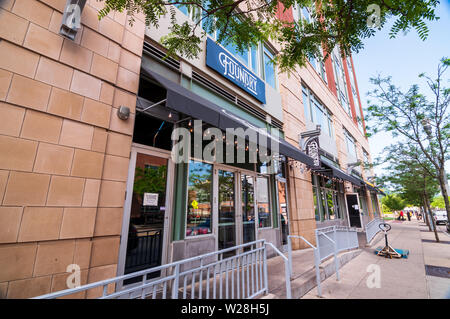 Tippen Sie auf die Gießerei Tabelle & Restaurant, eine beliebte Nacht Punkt auf North Shore Drive in der Nähe der Fußballstadien, Pittsburgh, Pennsylvania, USA Stockfoto