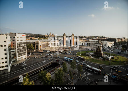 BARCELONA - April. 2019: Luftaufnahme der Placa d'Espanya, auch als Plaza de Espana, einem der wichtigsten Plätze von Barcelona bekannt, in Barcelona. Stockfoto