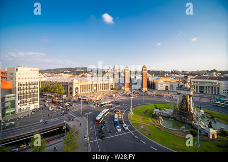 BARCELONA - April. 2019: Luftaufnahme der Placa d'Espanya, auch als Plaza de Espana, einem der wichtigsten Plätze von Barcelona bekannt, in Barcelona. Stockfoto