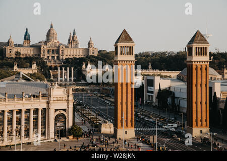 BARCELONA - April. 2019: Luftaufnahme der Placa d'Espanya, auch als Plaza de Espana, einem der wichtigsten Plätze von Barcelona bekannt, in Barcelona. Stockfoto