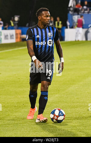 Montreal, QC, Kanada. 06 Juli, 2019. Montreal Impact Mittelfeldspieler Omar Browne (19) sieht seine Optionen, die bei der Minnesota United FC am Montreal Impact Spiel bei Saputo Stadium in Montreal, QC, Kanada. David Kirouac/CSM/Alamy leben Nachrichten Stockfoto