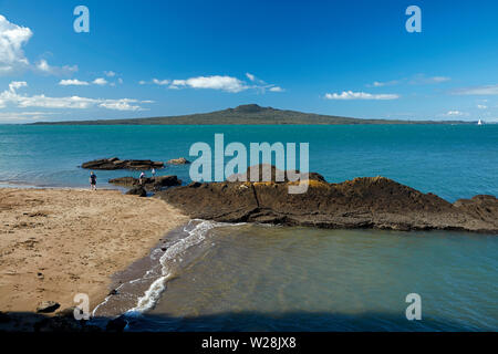 Rangitoto Island von North Head historischen Finden, Devonport, Auckland, Nordinsel, Neuseeland gesehen Stockfoto