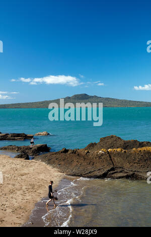 Rangitoto Island von North Head historischen Finden, Devonport, Auckland, Nordinsel, Neuseeland gesehen Stockfoto