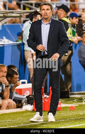 Montreal, QC, Kanada. 06 Juli, 2019. Auf Montreal Impact Haupttrainer Remi Garde bei der Minnesota United FC am Montreal Impact spiel Blick an Saputo Stadium in Montreal, QC, Kanada. David Kirouac/CSM/Alamy leben Nachrichten Stockfoto