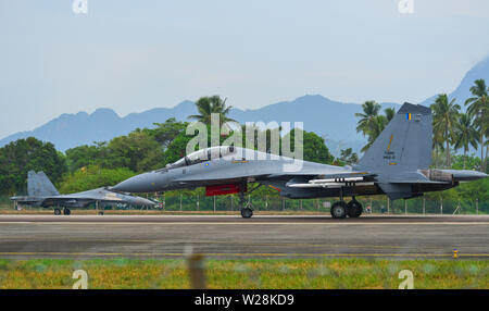 Langkawi, Malaysia - Mar 30, 2019. Royal Malaysian Air Force Suchoi Su-30 MKM Rollen auf Start- und Landebahn des Flughafen Langkawi (Lgk). Stockfoto