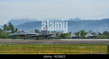 Langkawi, Malaysia - Mar 30, 2019. Royal Malaysian Air Force Suchoi Su-30 MKM Rollen auf Start- und Landebahn des Flughafen Langkawi (Lgk). Stockfoto