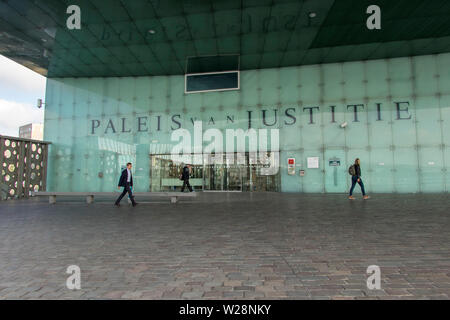 Niederlande, Amsterdam, IJDOK, Juni 2019, Paleis van Justitie. ('Palast der Justiz''), von Claus & Kaan Architekten entworfen. Stockfoto