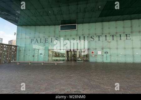 Niederlande, Amsterdam, IJDOK, Juni 2019, Paleis van Justitie. ('Palast der Justiz''), von Claus & Kaan Architekten entworfen. Stockfoto