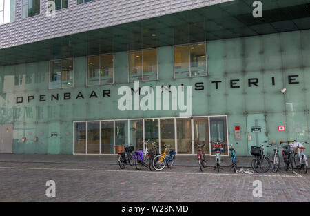 Niederlande, Amsterdam, IJDOK, Juni 2019, Paleis van Justitie. ('Palast der Justiz''), von Claus & Kaan Architekten entworfen. Stockfoto