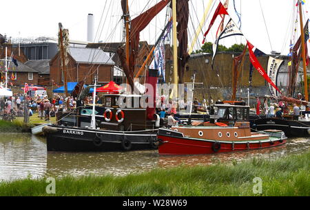 Faversham nautische Festival Anzeige der Oldtimer Schlepper Backen, Fearnaught und Thames Segeln Schiffe am Kai der Stadt festgemacht. Stockfoto