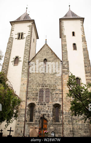 St. Mary's Church auf Dreggsallmenningen, aus dem 12. Jahrhundert, ist eines der ältesten erhaltenen Gebäude in Bergen, Norwegen. Stockfoto