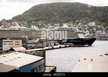 Eine deutsche Mein Schiff Kreuzfahrtschiff im Hafen in Bergen, Norwegen angedockt. Stockfoto