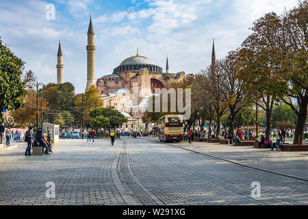 Die Hagia Sophia ist eines der berühmtesten Wahrzeichen von Istanbul, im Stadtteil Sultanahmet, Türkei Stockfoto
