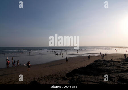 Canggu, Bali, Indonesien - 6. Juni 2019: Schöne Aussicht auf die berühmten Echo Beach in Canggu, auf der oberen touristischen und Surf spot in Bali, Indonesien Stockfoto