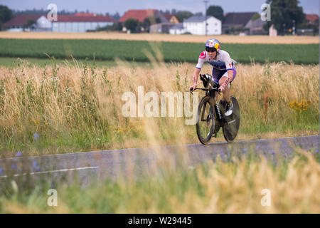 07. Juli 2019, Bayern, Obermässing: Lucy Charles-Barclay, triathlet aus Großbritannien, während der Phase der Datev Challenge Roth. In der 18. Ausgabe des triathlon, Teilnehmer müssen schwimmen 3.8 km, 180 km und 42 km Foto: Daniel Karmann/dpa laufen Stockfoto