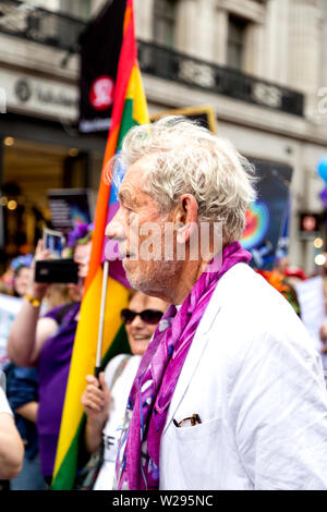 Vom 6. Juli 2019 - Sir Ian McKellen, Schauspieler und die Rechte von homosexuellen Aktivisten, Teilnahme an London Pride, Großbritannien Stockfoto