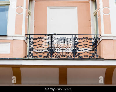 Fassade im Jugendstil entlang der wohnstraße U Havlíčkových sadů im Viertel Vinohrady, Prag, Tschechische Republik Stockfoto