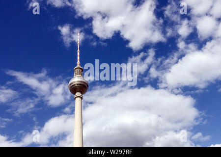 Berlin Wetter TV Tower Deutschland Wolken Stockfoto