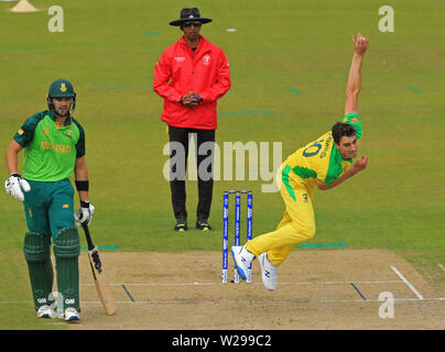 MANCHESTER, England. 06. JULI 2019: Pat Cummins von Australien bowling Während der Australien v Südafrika, ICC Cricket World Cup Match, in Old Trafford, Manchester, England. Stockfoto