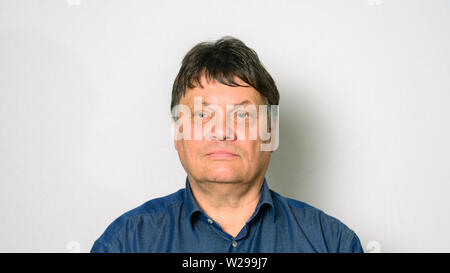 Bremen, Deutschland. 06 Juli, 2019. Dietmar Strehl (Bündnis 90/Die Grünen) steht für ein Portrait vor der Kamera. Credit: mohssen Assanimoghaddam/dpa/Alamy leben Nachrichten Stockfoto
