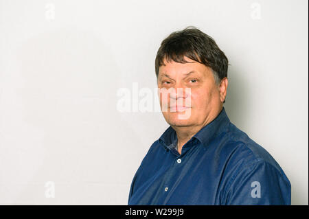 Bremen, Deutschland. 06 Juli, 2019. Dietmar Strehl (Bündnis 90/Die Grünen) steht für ein Portrait vor der Kamera. Credit: mohssen Assanimoghaddam/dpa/Alamy leben Nachrichten Stockfoto