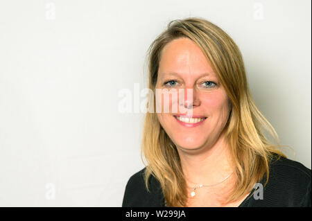 Bremen, Deutschland. 06 Juli, 2019. Maike Schaefer (Bündnis 90/Die Grünen) steht für ein Portrait vor der Kamera. Credit: mohssen Assanimoghaddam/dpa/Alamy leben Nachrichten Stockfoto
