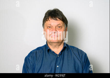 Bremen, Deutschland. 06 Juli, 2019. Dietmar Strehl (Bündnis 90/Die Grünen) steht für ein Portrait vor der Kamera. Credit: mohssen Assanimoghaddam/dpa/Alamy leben Nachrichten Stockfoto