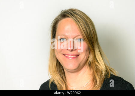Bremen, Deutschland. 06 Juli, 2019. Maike Schaefer (Bündnis 90/Die Grünen) steht für ein Portrait vor der Kamera. Credit: mohssen Assanimoghaddam/dpa/Alamy leben Nachrichten Stockfoto