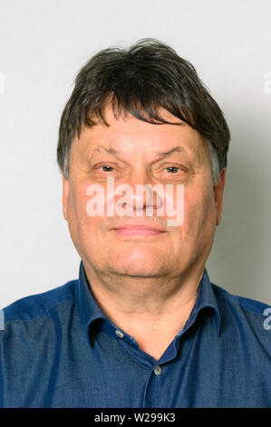 Bremen, Deutschland. 06 Juli, 2019. Dietmar Strehl (Bündnis 90/Die Grünen) steht für ein Portrait vor der Kamera. Credit: mohssen Assanimoghaddam/dpa/Alamy leben Nachrichten Stockfoto