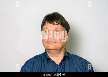 Bremen, Deutschland. 06 Juli, 2019. Dietmar Strehl (Bündnis 90/Die Grünen) steht für ein Portrait vor der Kamera. Credit: mohssen Assanimoghaddam/dpa/Alamy leben Nachrichten Stockfoto