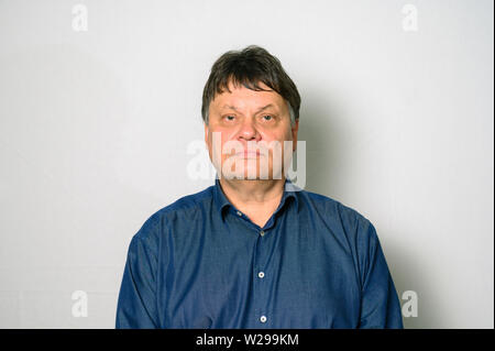 Bremen, Deutschland. 06 Juli, 2019. Dietmar Strehl (Bündnis 90/Die Grünen) steht für ein Portrait vor der Kamera. Credit: mohssen Assanimoghaddam/dpa/Alamy leben Nachrichten Stockfoto