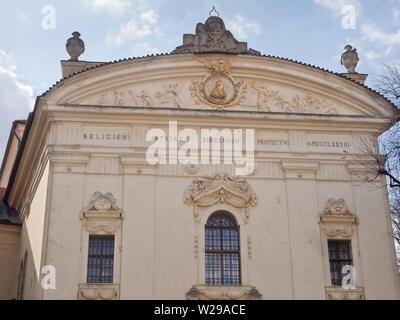 Das barocke Kloster Strahov ist eine große Touristenattraktion in Prag, Tschechische Republik, hier Bibliothek Fassade Stockfoto