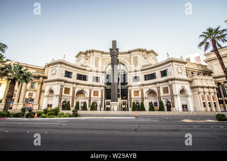 Las Vegas, Nevada, USA - Mai 6, 2019: Außen Eingang zu den Forum Shops im Caesars Palace in Las Vegas Stockfoto