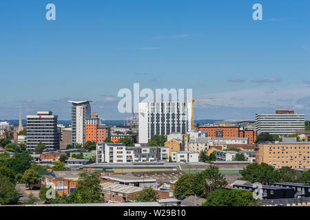 Blick auf die Stadt Southampton von der Itchen Bridge über und über das Stadtzentrum, Southampton, England, Großbritannien Stockfoto