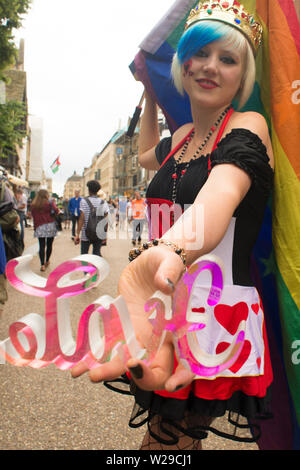 Vom 6. Juli 2019 - Oxford, UK-Madeleina Kay (EU SuperGirl) Oxford Besuch für Europas Straße Cornmarket Street Stall. Stockfoto