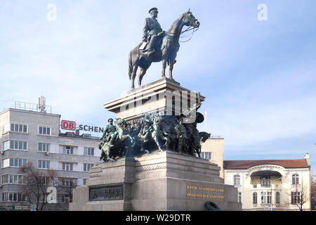 Bulgarien, Sofia, Stadtzentrum, Alexander II Statue vor dem Gebäude der Nationalversammlung Stockfoto