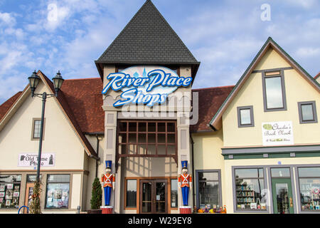 Frankenmuth, Michigan, USA - 9. Oktober 2018: Die Riverplace Shops in Frankenmuth ist ein beliebtes Outdoor-Einkaufszentrum mit Boutiquen im Stadtzentrum. Stockfoto