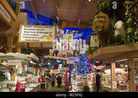 Innenraum der Bronner's Christmas Wonderland in Rechnungen selbst Frankenmuth Bronner's als die Weltgrößte Weihnachten Store mit über 2 Million Besucher. Stockfoto