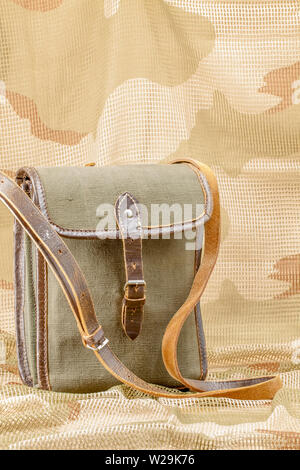 Alte Vintage Canvas Tasche mit Lederband Stockfoto