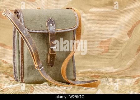 Alte Vintage Canvas Tasche mit Lederband Stockfoto