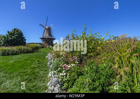 Die älteste authentische holländische Windmühle in Amerika ist in Holland, Michigan gelegen Es ist das Herzstück Tulip Time Festival, das Tausende zeichnet. Stockfoto