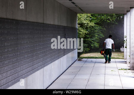 Mauer der Namen in der Mahn- und Gedenkstätte Ahlem in Hannover Stockfoto